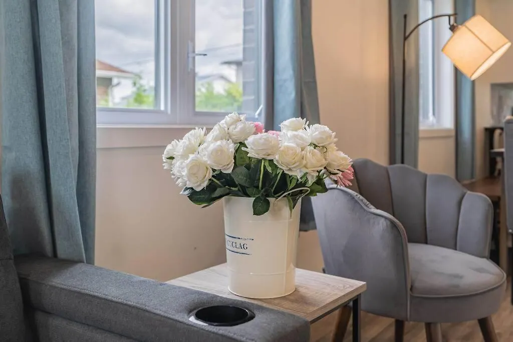 Stylish 3Br Oasis With 2 Free Parking Spots Apartment Longueuil Canada