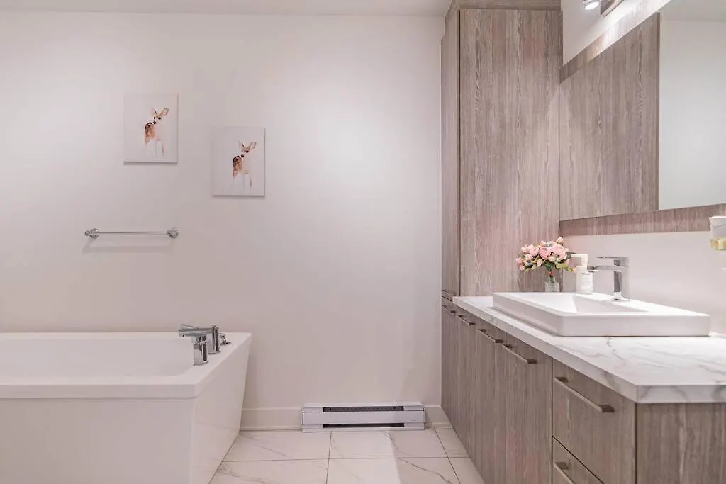 Stylish 3Br Oasis With 2 Free Parking Spots Apartment Longueuil