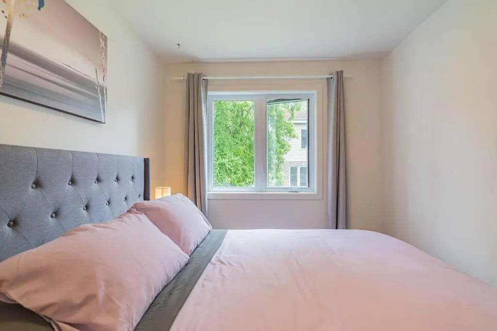 Stylish 3Br Oasis With 2 Free Parking Spots Apartment Longueuil