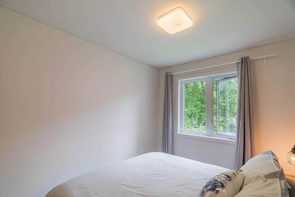 Stylish 3Br Oasis With 2 Free Parking Spots Apartment Longueuil Canada