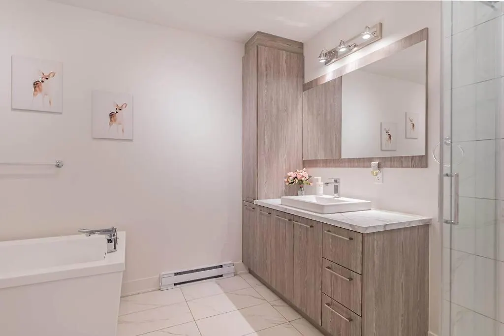 Stylish 3Br Oasis With 2 Free Parking Spots Apartment Longueuil